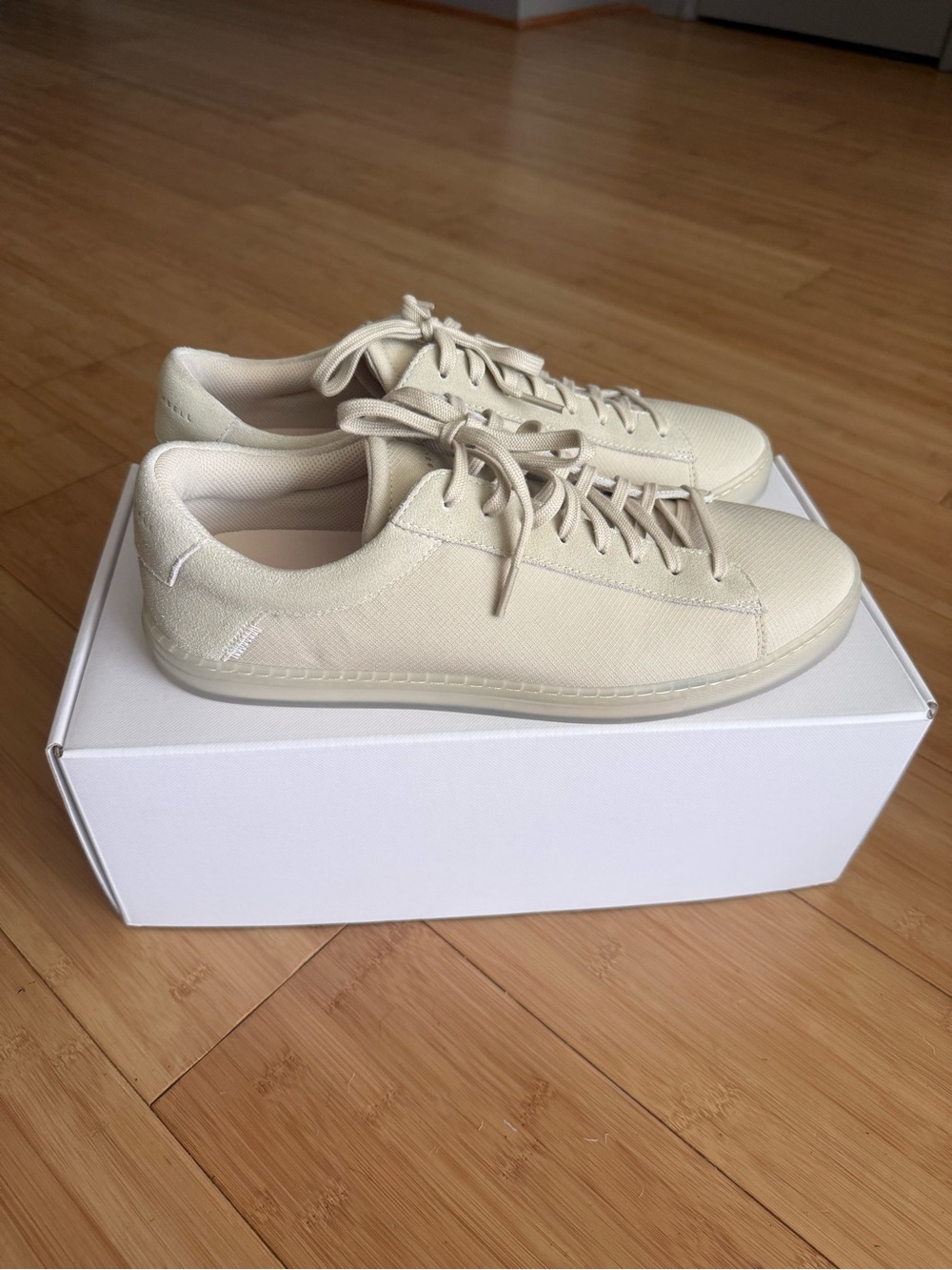 Oliver Cabell Low-Top Sneakers in Cream